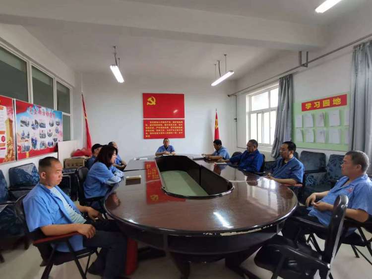運(yùn)輸采供黨支部召開黨員大會(huì)，組織主題教育集中學(xué)習(xí)。